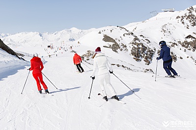 Meribel Mottaret ski resort - Agence Saulire - Skiing with friends